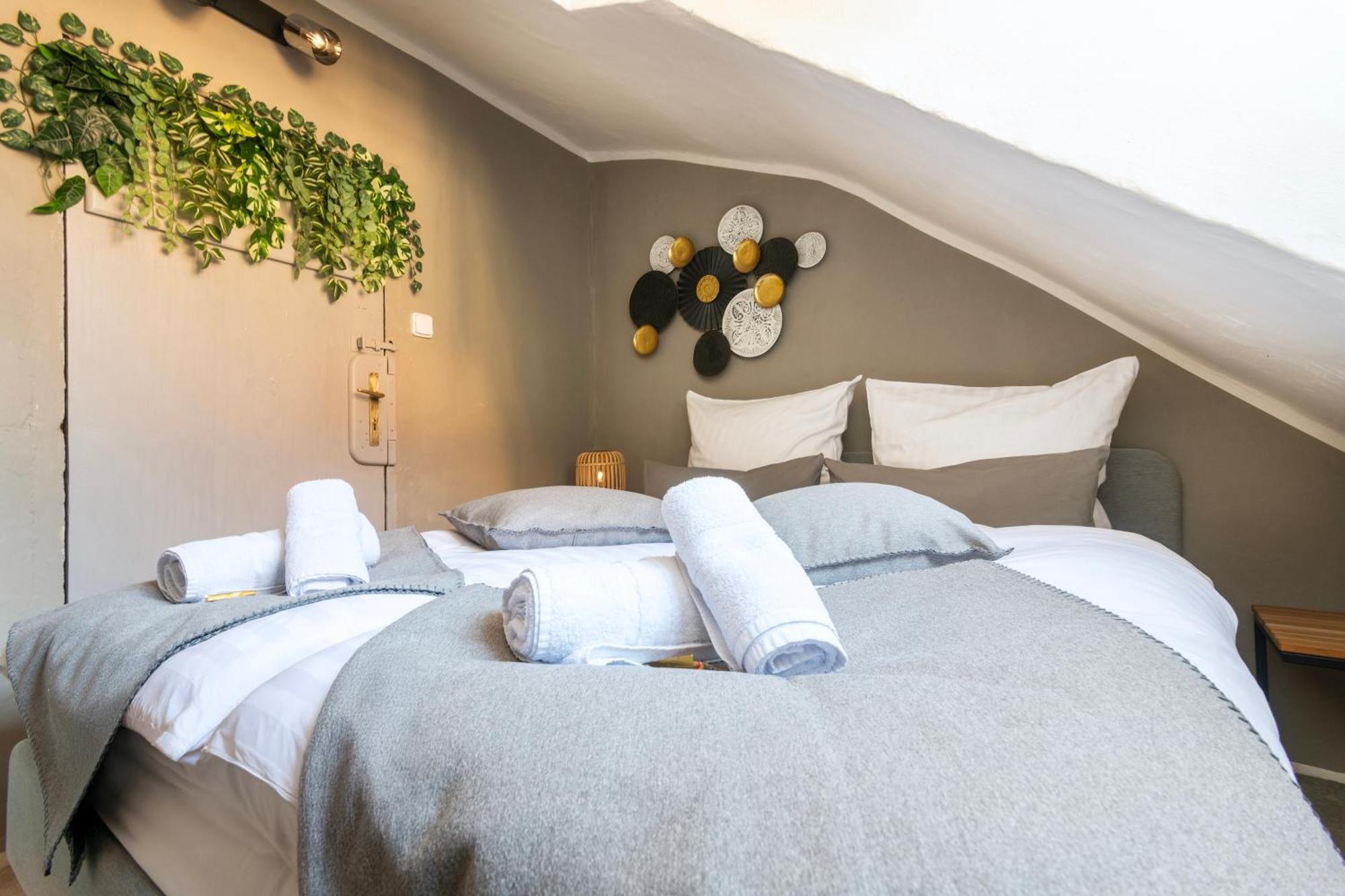 20 Seconds To Charles Bridge Apartman Prága Kültér fotó